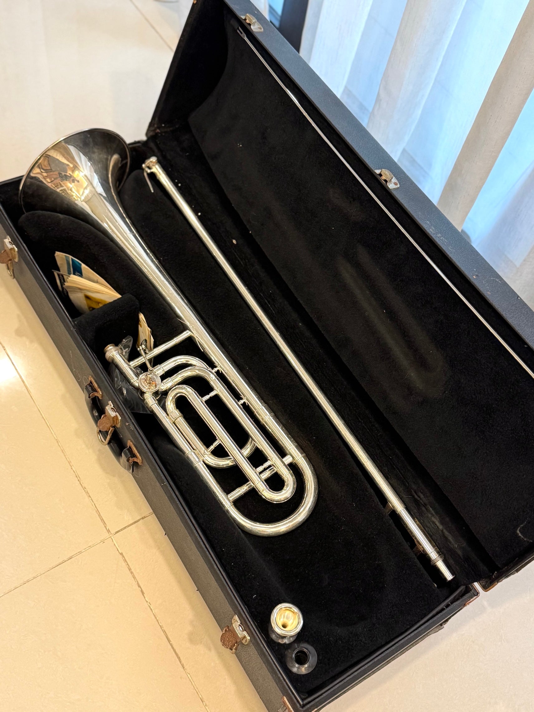 Bach TB200B Bb/F Tenor Trombone - image 8