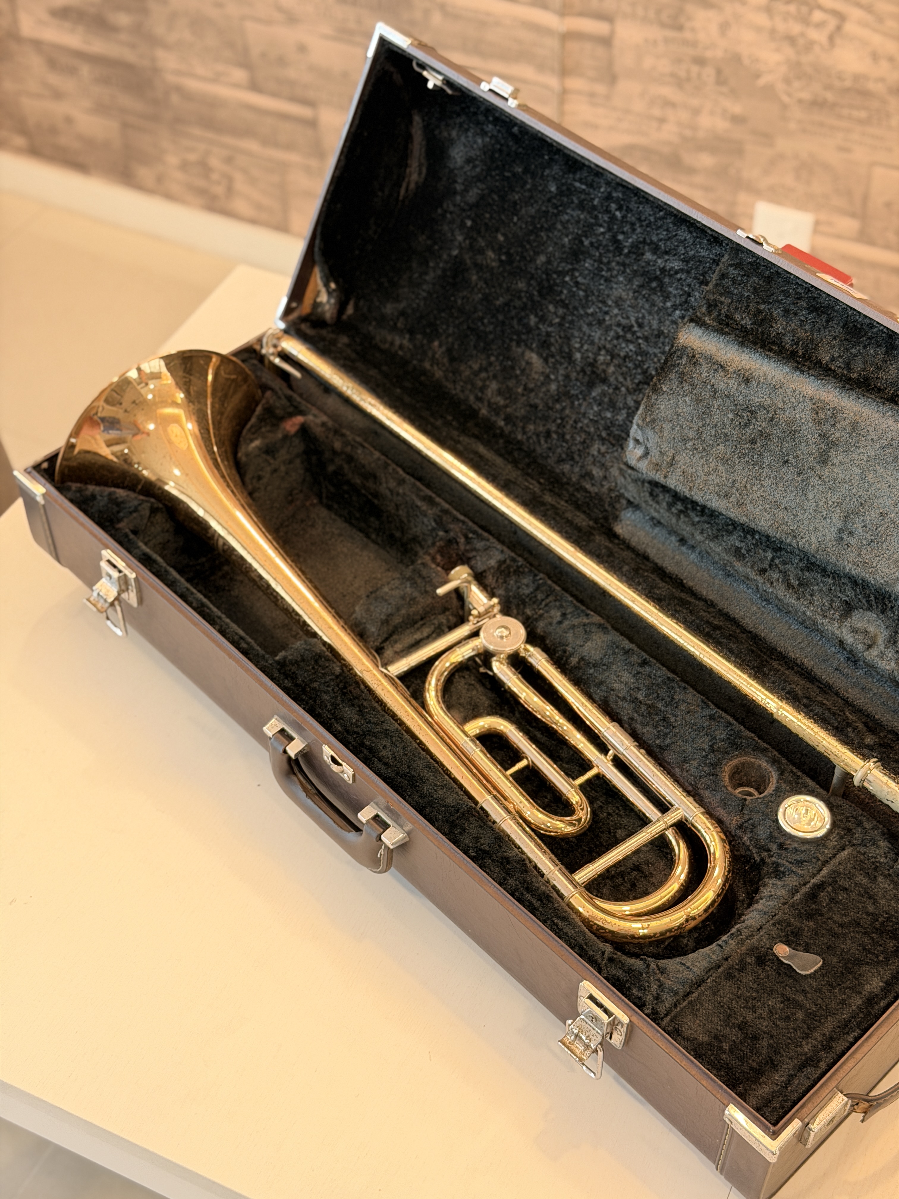 Yamaha YSL-682G Bb/F Tenor Trombone - image 7